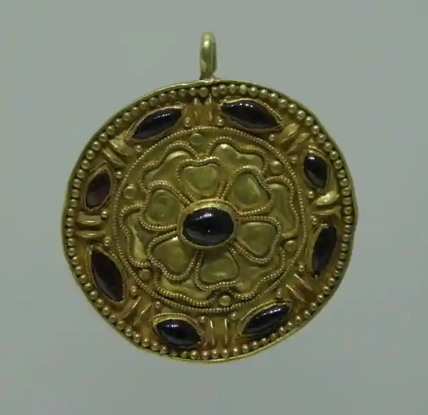 Gold pendant, six-pointed sun symbol in the center